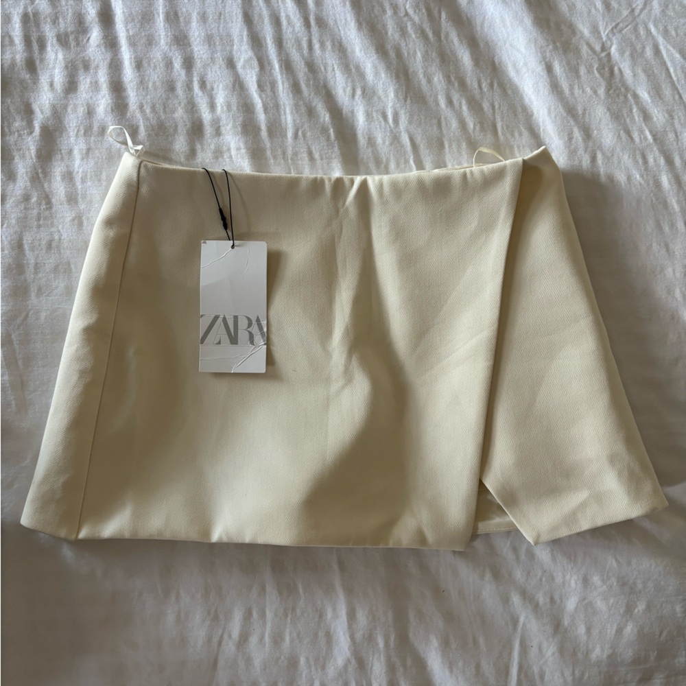 Zara Women's Cream Mini Skirt